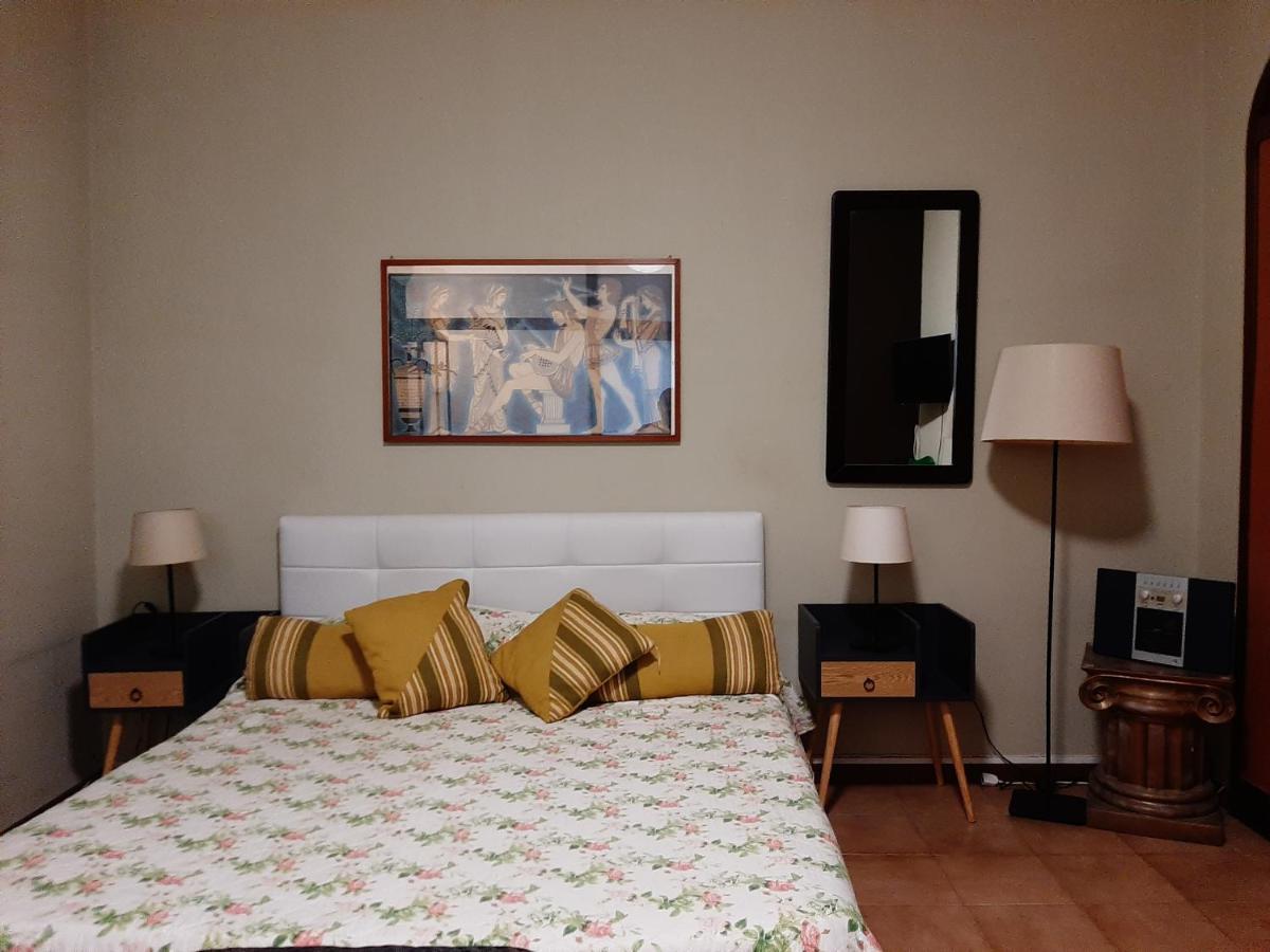 Bed and Breakfast San Nicolo House Aci Catena Exterior foto